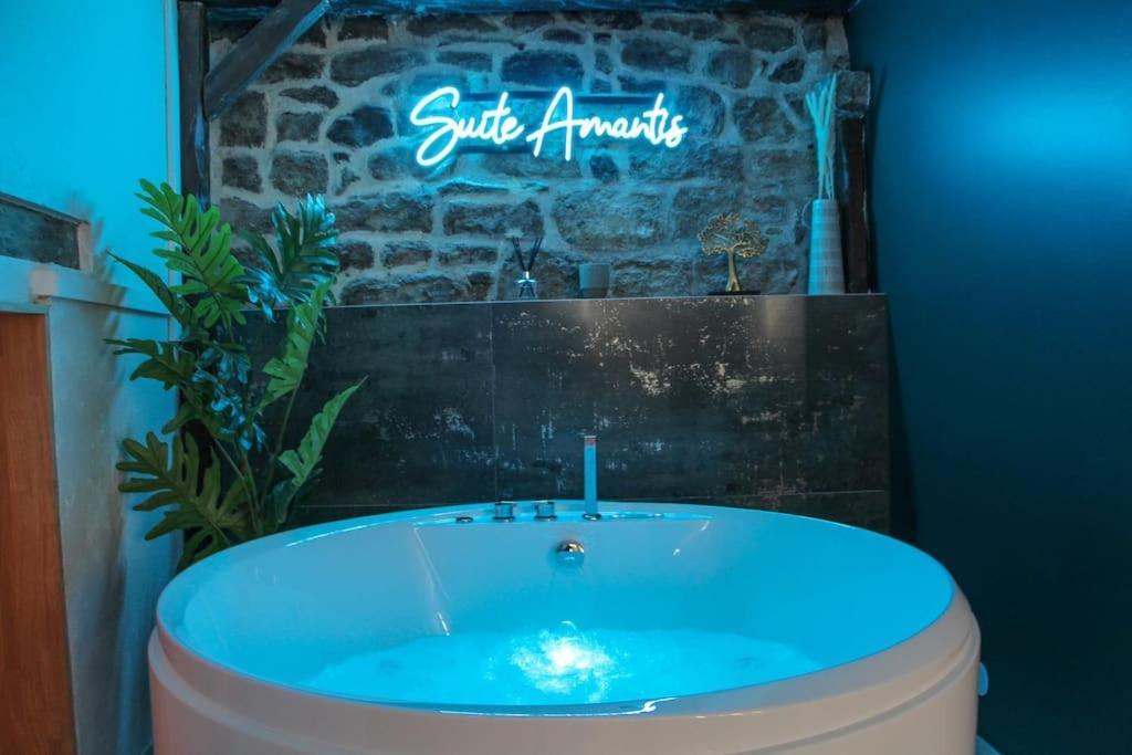 Suite Luxueuse Jacuzzi Suite Amantis By Noma Saint-Chamond Exteriör bild